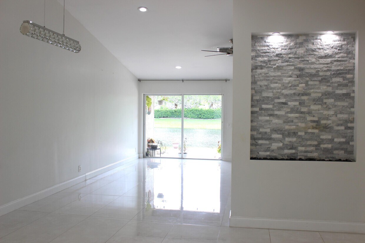 Foto del edificio - 1590 Orion Ln