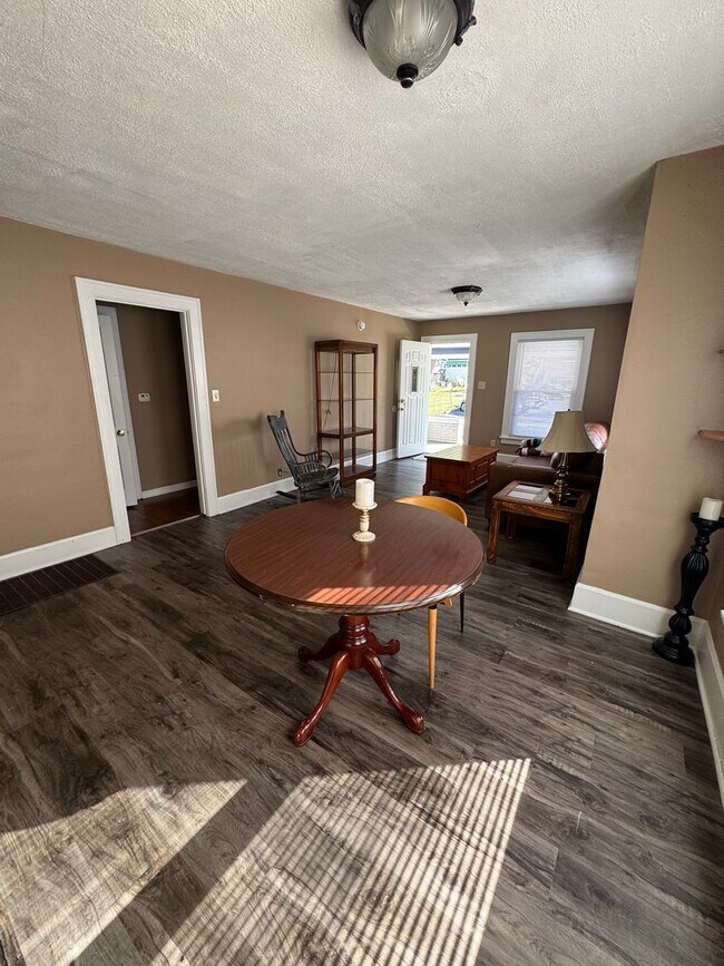 Foto del edificio - 2 Bedroom House Available NOW