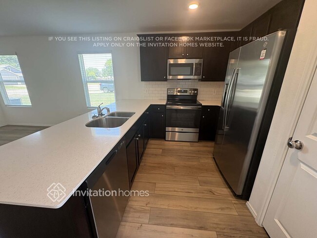 Building Photo - 1330 Mosely Cir