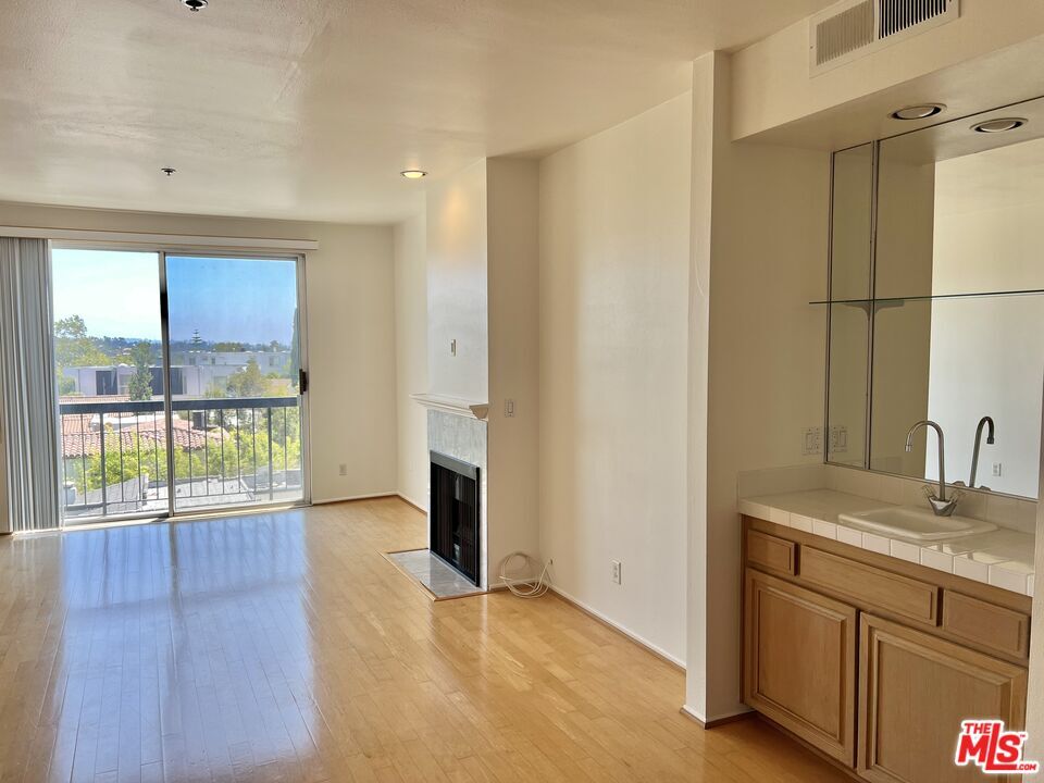 Foto principal - 1851 Holmby Ave