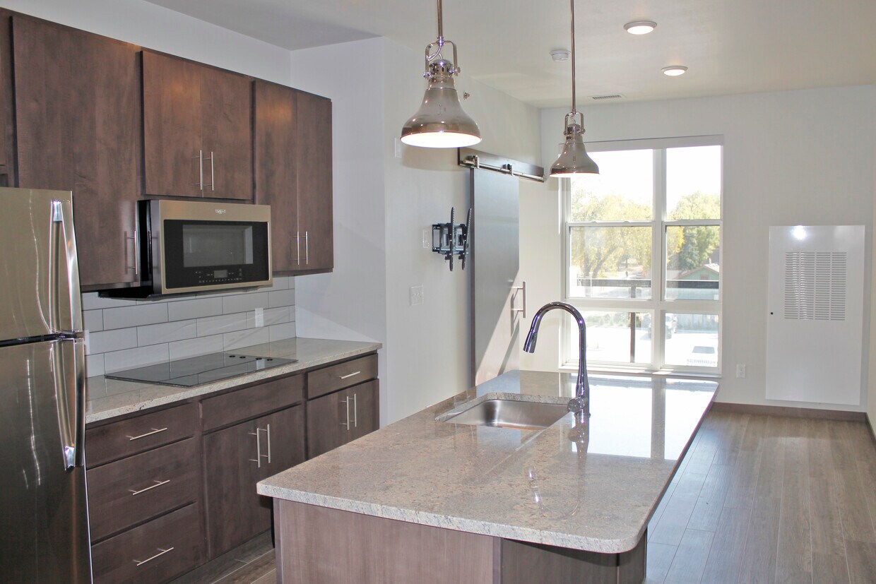 Kitchen & Living Room 1 bedroom unit - 1116 6th St