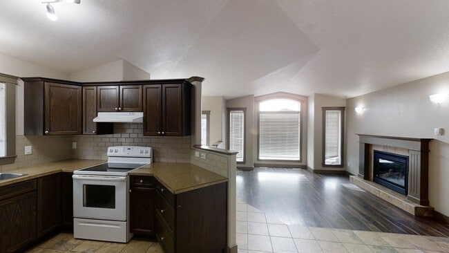 Photo du bâtiment - 11246 75a Ave