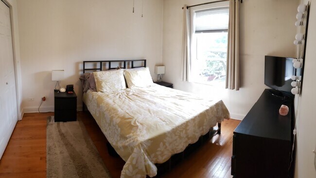 Foto del edificio - 6305 N Claremont Ave