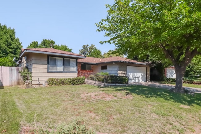 Building Photo - 2808 Notre Dame Dr