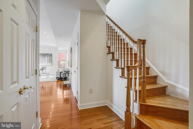 Foto del edificio - 1229 12th St NW
