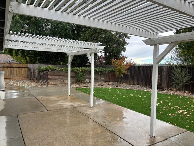 Building Photo - Stunning Eldorado 3/2!  ELECTRIC Included!...