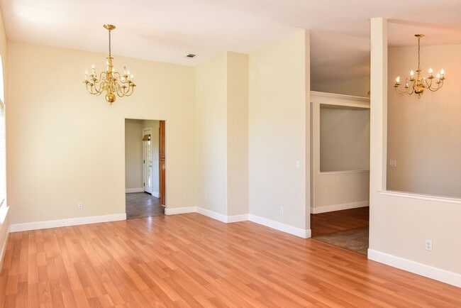 Building Photo - 485 Deer Creek Dr