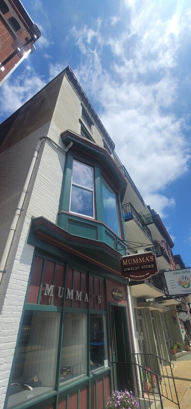 Building Photo - 34 W Main St