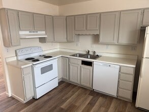 Building Photo - 4457 E Pikes Peak Ave