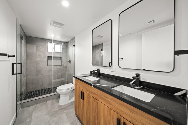 Foto del edificio - 6049 Craner Ave