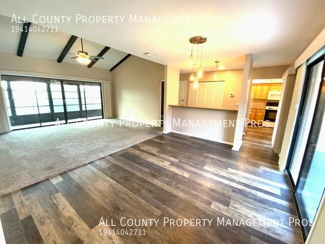 Building Photo - Beautiful/Spacious/Updated end unit/Backs ...