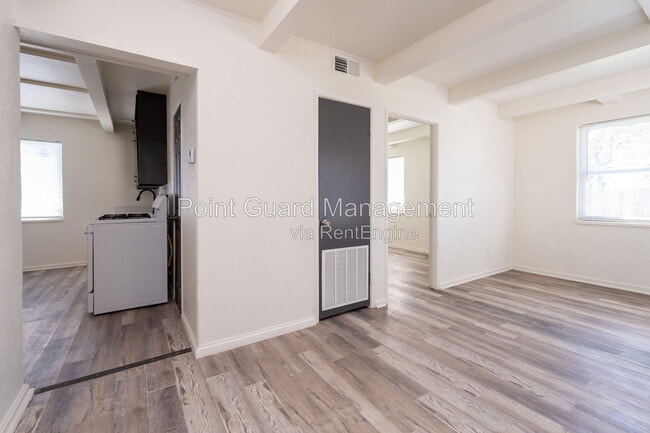 Building Photo - 1341 W Dora St