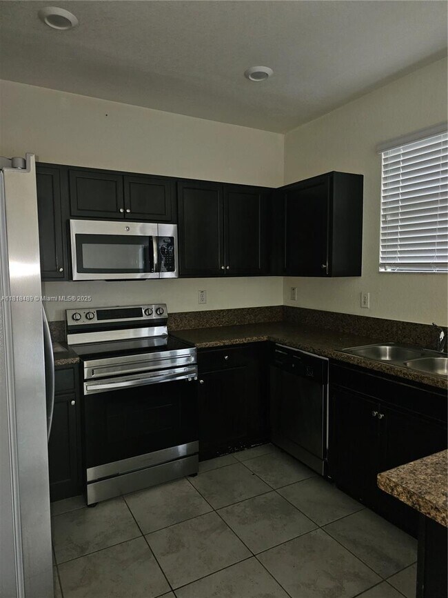Foto del edificio - 3741 SE 1st St