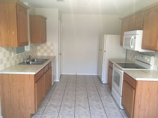 Foto del edificio - 4 Bed 2 Bath Coming Soon!