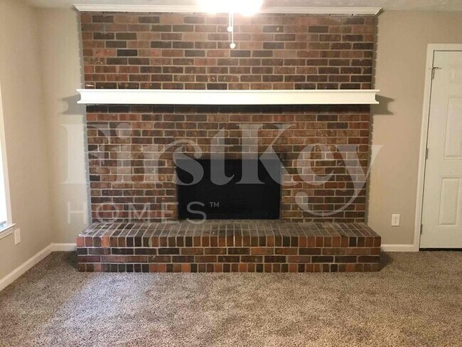 Foto del edificio - 5705 Hiram Lithia Springs Rd SW