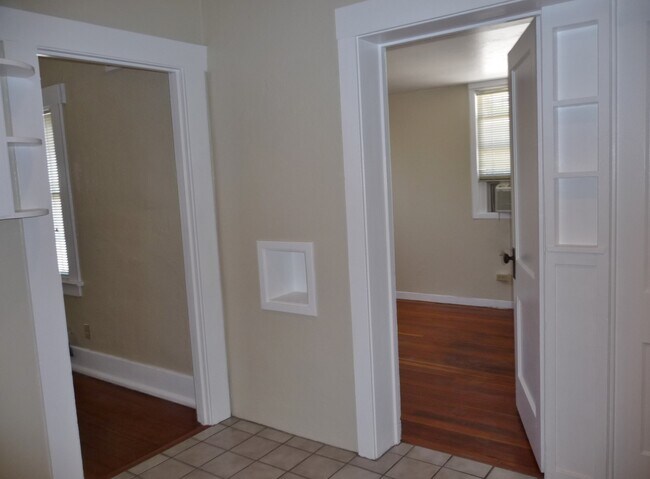 Building Photo - 119 N Mountain Ave