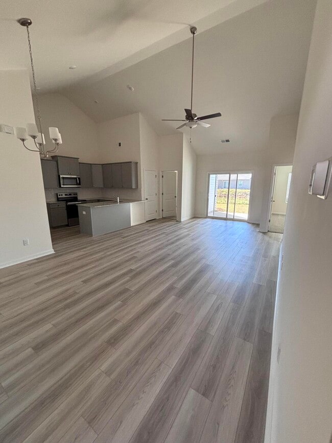 Building Photo - 332 Acorn St