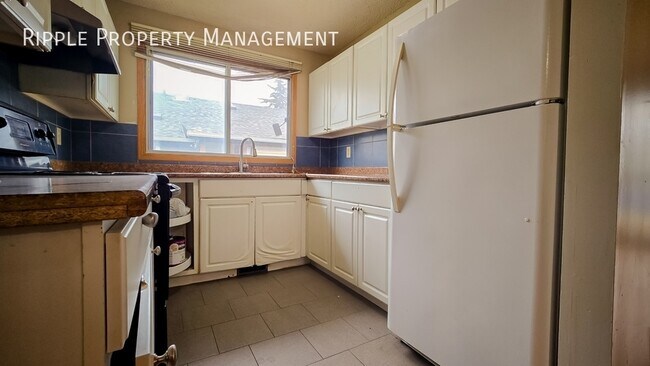 Building Photo - Modern 3 Beds, 1.5 Baths Main Floor/ Upper | No Pets Allowed