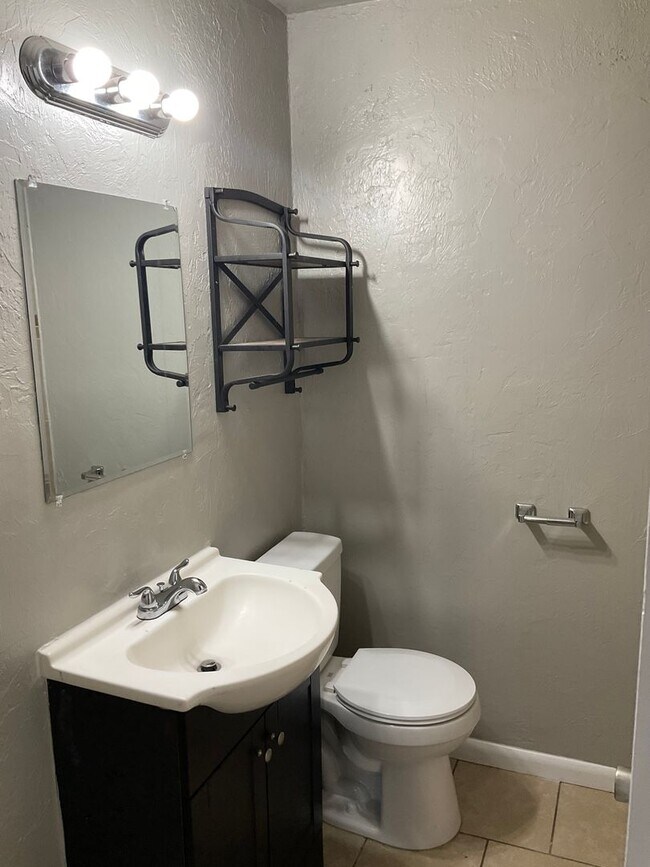 Building Photo - 3109 SE 21st St