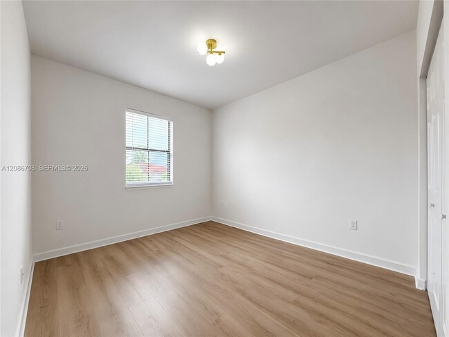Building Photo - 3448 W 110th Terrace