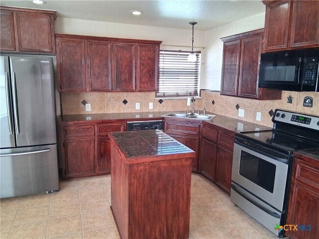 Foto del edificio - 3107 Lavender Ln