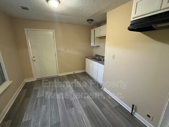 Building Photo - 163 W McKellar Ave
