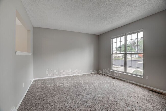 Foto del edificio - 2425 Bowen St