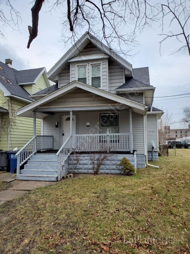 Primary Photo - Spacious 2 Bedroom Home for Rent