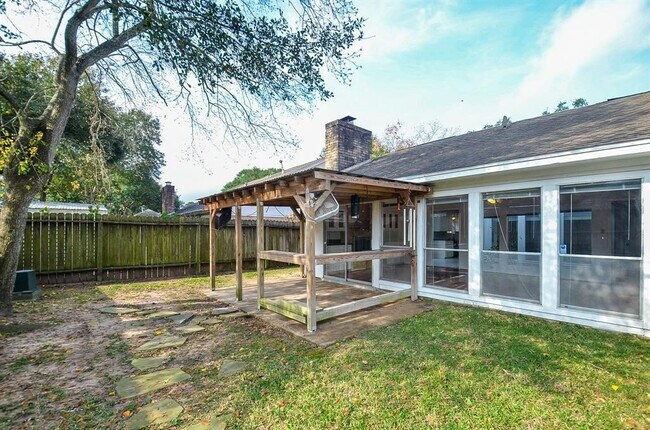 Foto del edificio - 15815 Boulder Oaks Dr