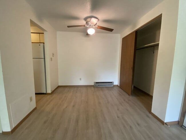 Building Photo - $950 | 2 Bedroom, 1 Bathroom Apartment | N...