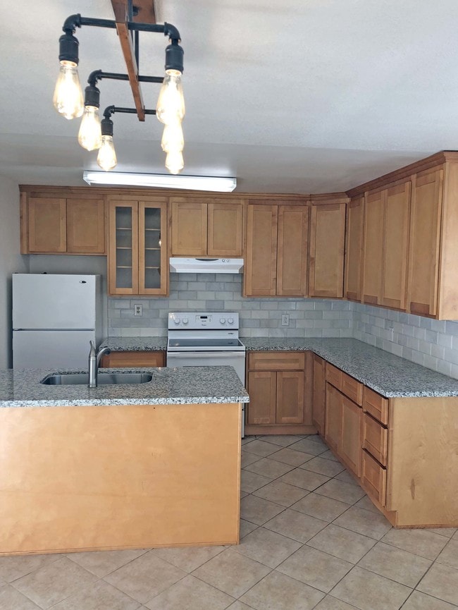 Building Photo - 767 Warring Dr