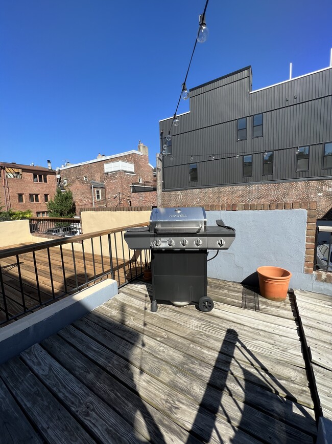 Building Photo - 523 S 2nd St