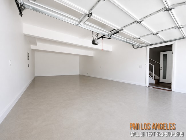 Building Photo - 1731 E 68th St