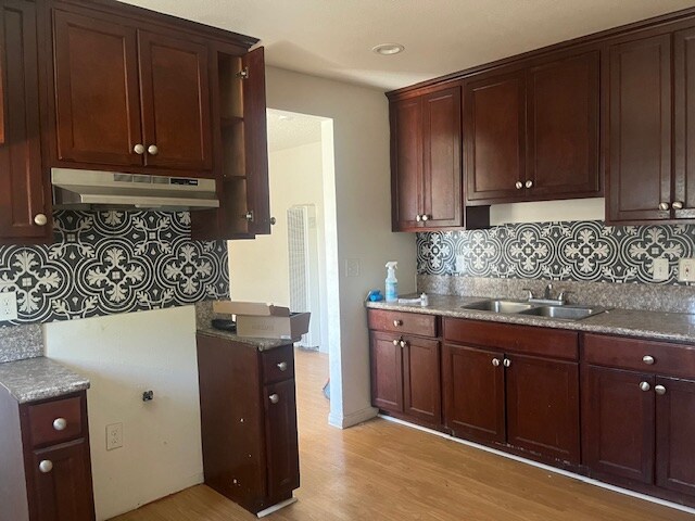 Foto principal - 524 W 81st St