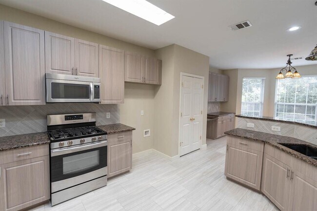Building Photo - 10920 Quarry Oaks Trail