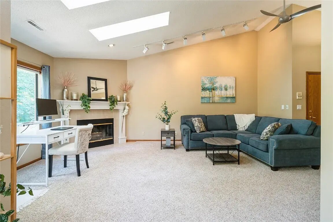 Primary Photo - 3720 Timberline Dr NE