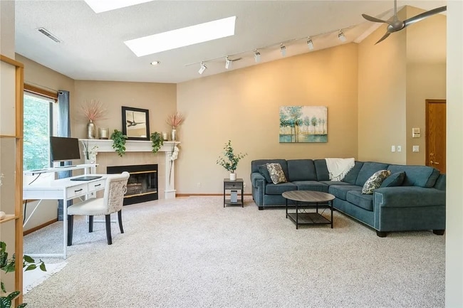 Building Photo - 3720 Timberline Dr NE
