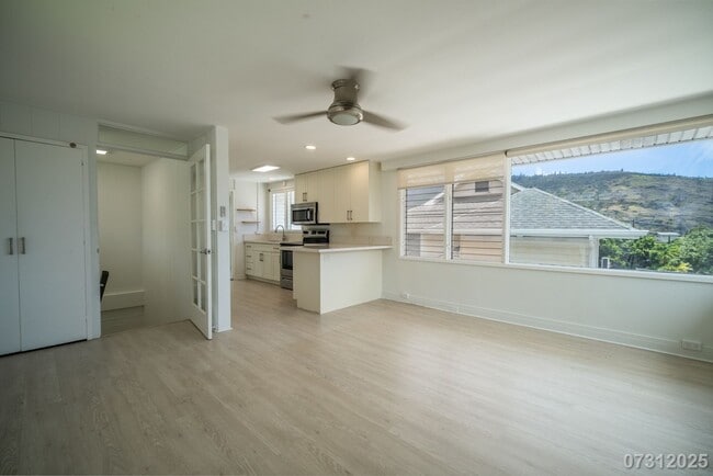 Foto del edificio - 3Bd 2Ba 1Pkg SFH in Manoa -$4300 Must See!!!