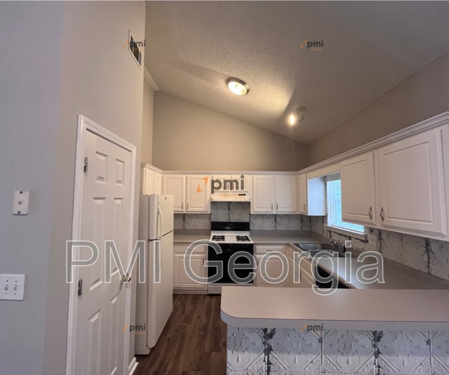 Building Photo - 9511 Rollinghills Dr