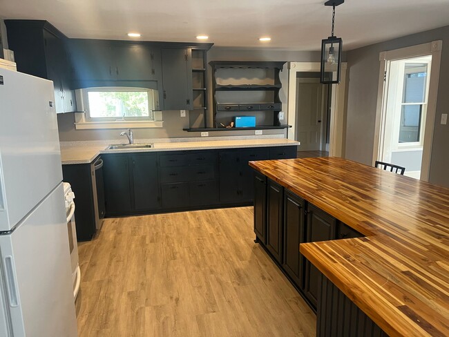 Photo - 459 Mill St Apartment