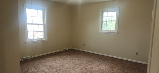 Building Photo - 201 Applewood Dr
