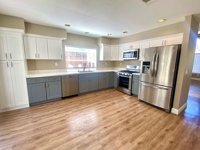 Building Photo - Pleasanton 4 Bed / 3 Bath, Solar Home, with Pool, Pets welcome, Owner provides gardener & pool se...