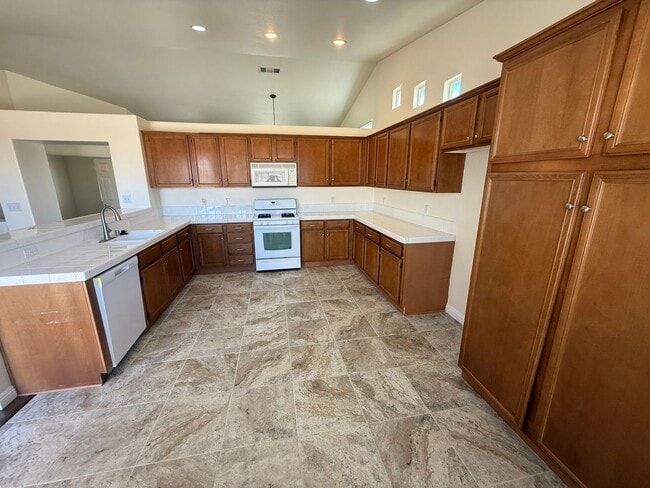 Building Photo - Beautiful Home In Apple Valley Vineyards-4...