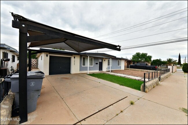 Building Photo - 10565 Murphy St