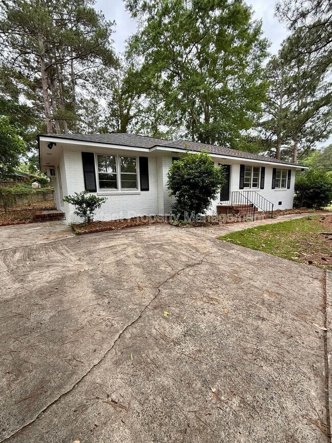 Foto del edificio - 4158 Log Cabin Dr
