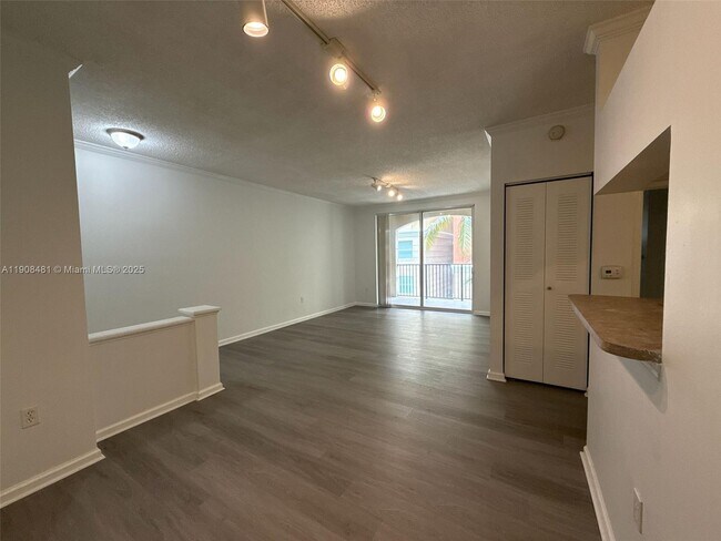 Foto del edificio - 17100 N Bay Rd