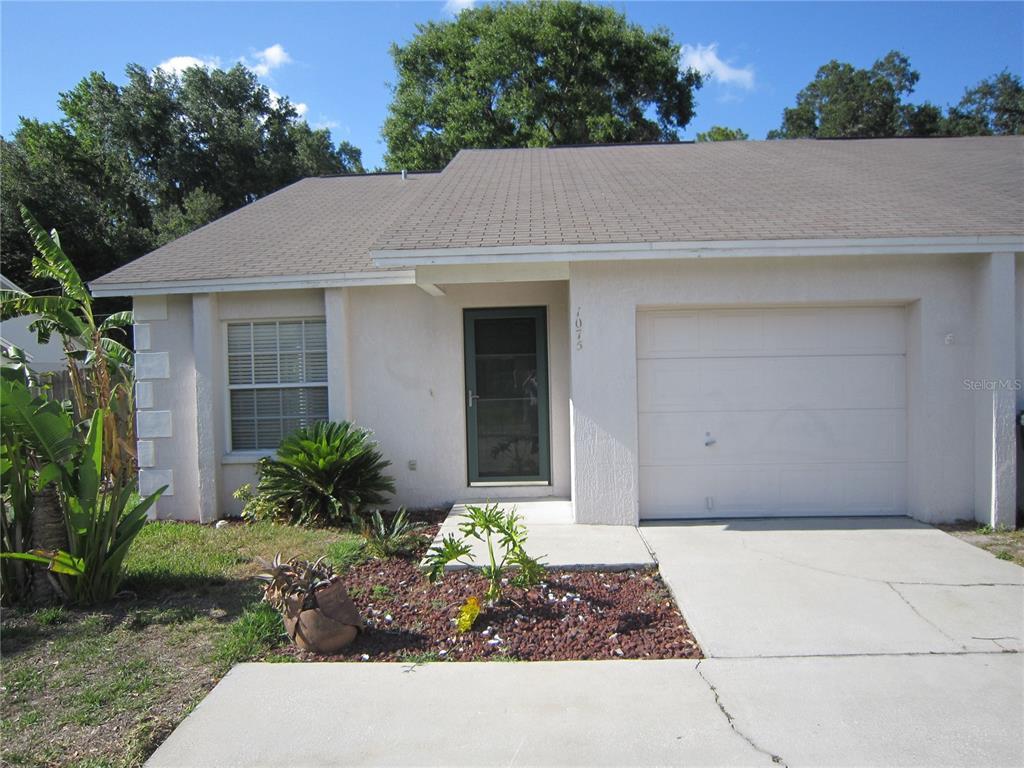 Primary Photo - 1075 Meadowood Pointe Rd