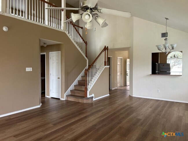 Foto del edificio - 4402 Golden Gate Dr