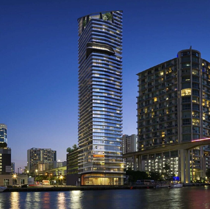 Primary Photo - Lofty Brickell