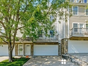 Building Photo - 5912 N 167th Plaza